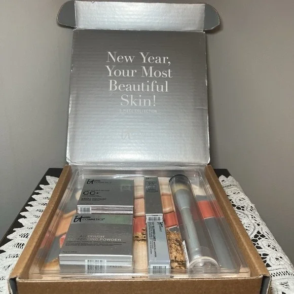NWT 5 Pc IT Cosmetics Gift Box MEDIUM CC Cream, Eye, Powder, Brush Lipstick